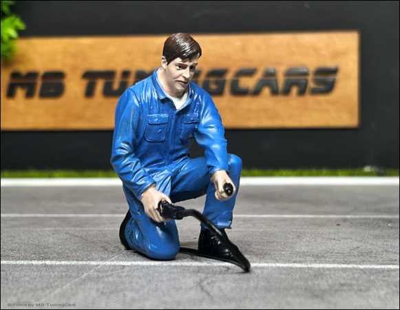 1:18 Tony Figure